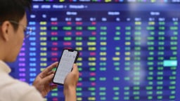 VN-Index tiến gần đỉnh lịch sử