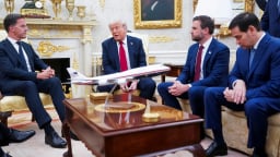 Ông Trump ra tối hậu thư với Nga, đe dọa áp thuế 100%
