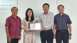 VAFIE trao chứng nhận hội viên cho ACAC