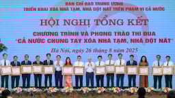 Agribank nhận Bằng khen cho các đóng góp trong chương trình 'Cả nước chung tay xóa nhà tạm, nhà dột nát'