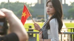 Người Việt chi hơn 13 tỷ đồng cho áo cờ đỏ sao vàng 