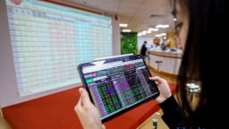 VN-Index mất mốc 1.800 điểm, FPT về mức thấp nhất 31 tháng