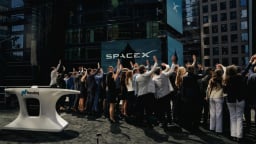 SpaceX vượt Amazon về vốn hóa, Elon Musk dùng 'kho tiền' IPO để tăng tốc cuộc đua AI