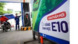 Giá xăng E10RON95-III giảm hơn 1.300 đồng/lít từ 15h ngày 18/6