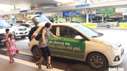 Taxi và Grab tranh cãi về quy định gắn mào trên nóc