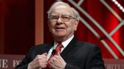 Warren Buffett tuyên bố Berkshire Hathaway đang mua thêm cổ phiếu của Amazon ngay trước đại hội cổ đông của công ty