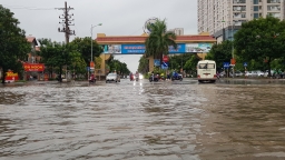 'Thiên đường' Hà Nội ngập trong biển nước sau cơn mưa lớn do bão số 3