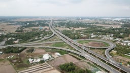 Sôi động bất động sản khu Tây TP.HCM