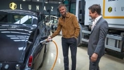 Danh thủ David Beckham 'chơi lớn' khi mua 10% cổ phần hãng xe điện hóa Rolls-Royce, Jaguar và Range Rover