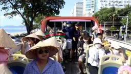 Khánh Hoà triển khai xe buýt 2 tầng và tàu du lịch lưu trú qua đêm trên vịnh Nha Trang