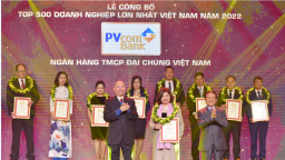 PVcomBank lần thứ 9 liên tiếp được vinh danh trong bảng xếp hạng VNR500