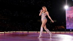 Taylor Swift và hiện tượng thời trang hot nhất hè 2023: Kim sa, bốt và mũ cao bồi