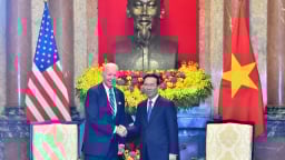 Chủ tịch nước Võ Văn Thưởng tặng Tổng thống Joe Biden món quà đặc biệt