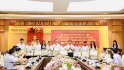 Phóng viên Tạp chí Nhà đầu tư được Chủ tịch UBND tỉnh Hà Tĩnh tặng bằng khen