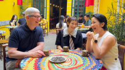 Tim Cook uống cà phê trứng cùng ca sỹ Mỹ Linh, Mỹ Anh tại Hà Nội