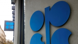 OPEC+ gia hạn việc cắt giảm mạnh sản lượng dầu đến năm 2025