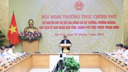 Thủ tướng: Năm 2025 giải quyết 100% hồ sơ thủ tục hành chính gắn định danh cá nhân