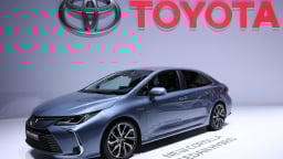 Toyota đặt cược lớn vào các mẫu xe hybrid khi nhu cầu xe điện chậm lại