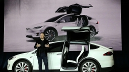 Gói lương 56 tỷ USD cho Elon Musk: Tại sao Tesla vẫn quyết trả?