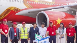 Vietjet tiên phong khai thác chuyến bay đầu tiên sử dụng nhiên liệu hàng không bền vững SAF do Petrolimex Aviation cung cấp, giảm thải 80% carbon