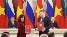 Việt Nam, Nga trao nhiều văn kiện hợp tác về năng lượng, khoa học-công nghệ, y tế
