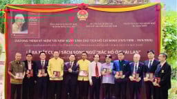 Ra mắt sách song ngữ 'Bác Hồ ở Thái Lan'