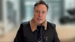 Elon Musk: 'Tôi sẽ còn làm CEO Tesla trong ít nhất 5 năm nữa'
