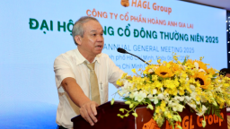 Bầu Đức khuyên giữ cổ phiếu HAGL thêm vài tháng nữa