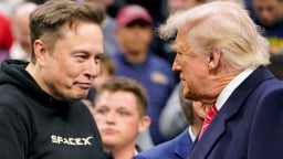 Cổ phiếu Tesla mất 150 tỷ USD giá trị sau cuộc tranh cãi Trump-Musk 