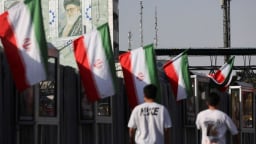 Giá dầu thô và đồng USD giảm sau khi ông Trump tuyên bố Iran và Israel ngừng bắn