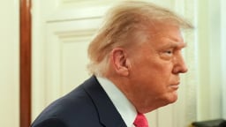 Ông Trump ngưng đàm phán thương mại với Canada, dọa áp đặt mức thuế quan mới