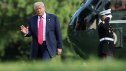 Không kịp đàm phán, ông Trump sẽ gửi thư thông báo thuế quan 'nhỉnh hơn 10%' cho các nước