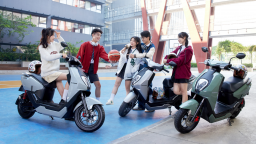 'Ông vua' xe máy và cuộc đua xe máy điện