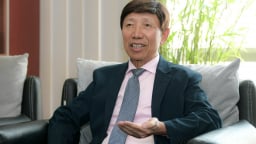Đầu tư nước ngoài: Đã đến lúc phải “đi bằng hai chân” 