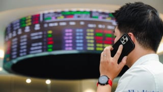 Nhóm chứng khoán kéo VN-Index vượt đỉnh lịch sử