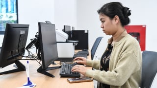 Bộ Nội vụ đề xuất bỏ xếp lương viên chức theo thăng hạng chức danh nghề nghiệp