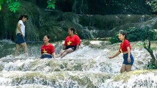 Thác nước kỳ vĩ cách Hà Nội hơn 100km, gắn liền truyền thuyết tình yêu