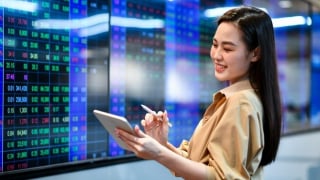 Dragon Capital:'Các công ty niêm yết Việt Nam gần như không liên quan đến hàng hóa trung chuyển'