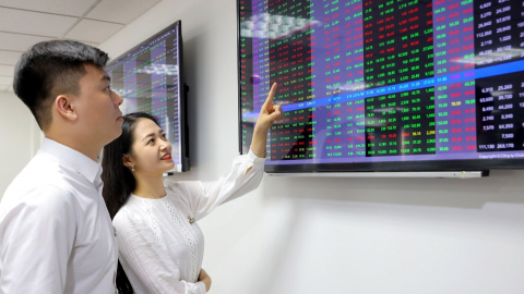 Tăng 2 phiên liên tiếp, VN-Index áp sát mốc 1.370 điểm