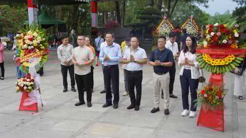 Tạp chí Nhà đầu tư dâng hương tri ân các anh hùng liệt sĩ