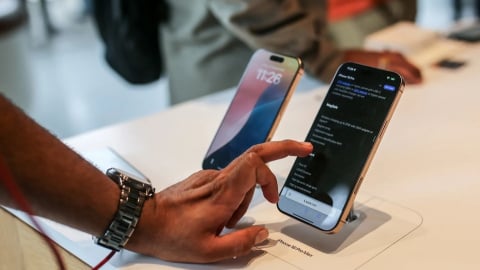 Apple 'đập đi xây lại' AI