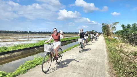 Việt Nam ngày càng thu hút khách ngoại