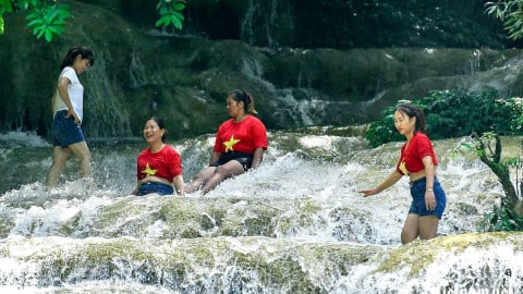 Thác nước kỳ vĩ cách Hà Nội hơn 100km, gắn liền truyền thuyết tình yêu