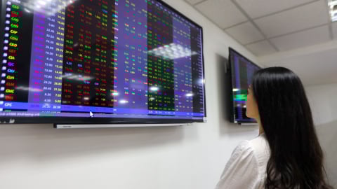Hành động thế nào khi VN-Index liên tiếp phá đỉnh?