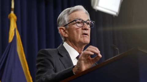 Fed chưa sẵn sàng hạ lãi suất, S&P 500 và Dow Jones giảm điểm