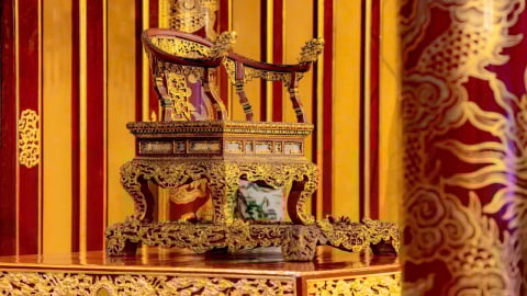 Sau khi bị phá hoại, ngai vàng vua Nguyễn ở Huế được phục chế thế nào ?