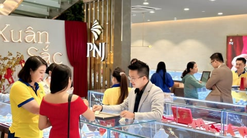 Từng được coi là cổ phiếu tích sản, PNJ lạc lõng trong nhịp 'uptrend' của chứng khoán