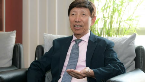 Đầu tư nước ngoài: Đã đến lúc phải “đi bằng hai chân” 