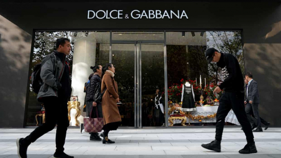 Ngay tr c ngay Black Friday th ng hi u Dolce Gabbana bi n m t kh i cac trang web ban l Trung Qu c