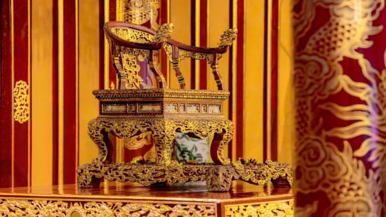 Sau khi bị phá hoại, ngai vàng vua Nguyễn ở Huế được phục chế thế nào ?